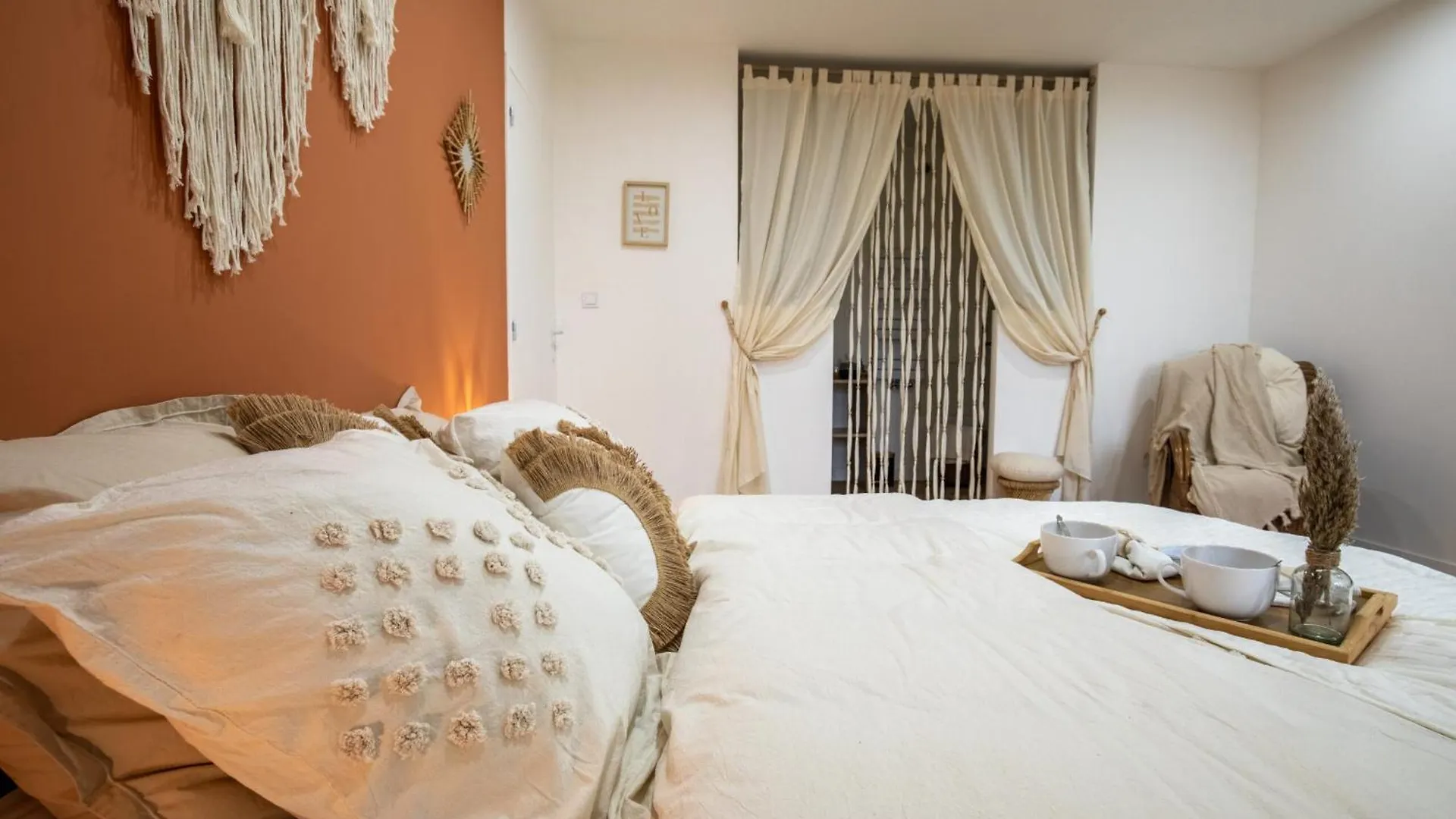 Domaine Les Hilliers Bed and Breakfast Bains-sur-Oust Frankrike