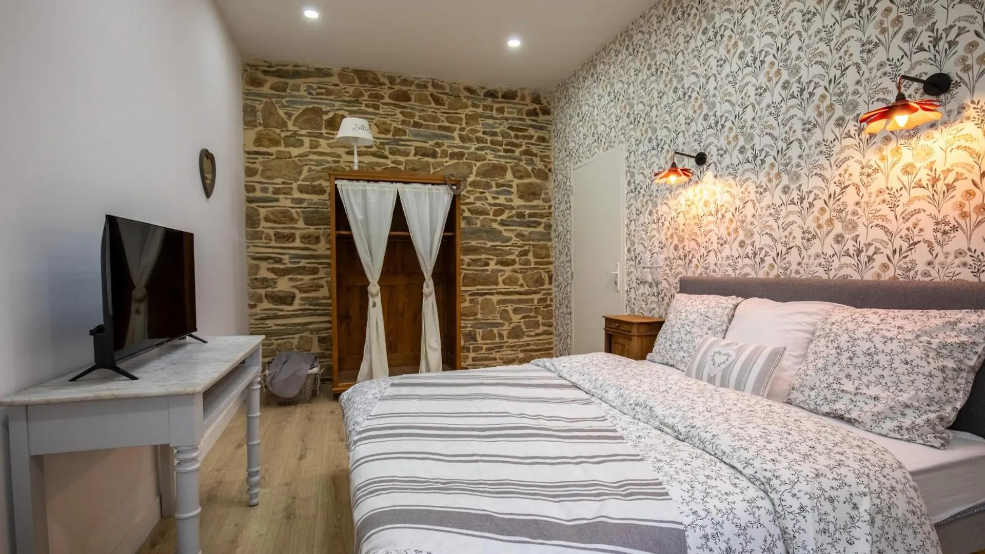 Domaine Les Hilliers Bed and Breakfast Bains-sur-Oust